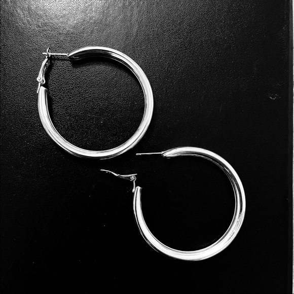 💖 Silver Hollow Hoop Earrings 2" NEW - Picture 5 of 6